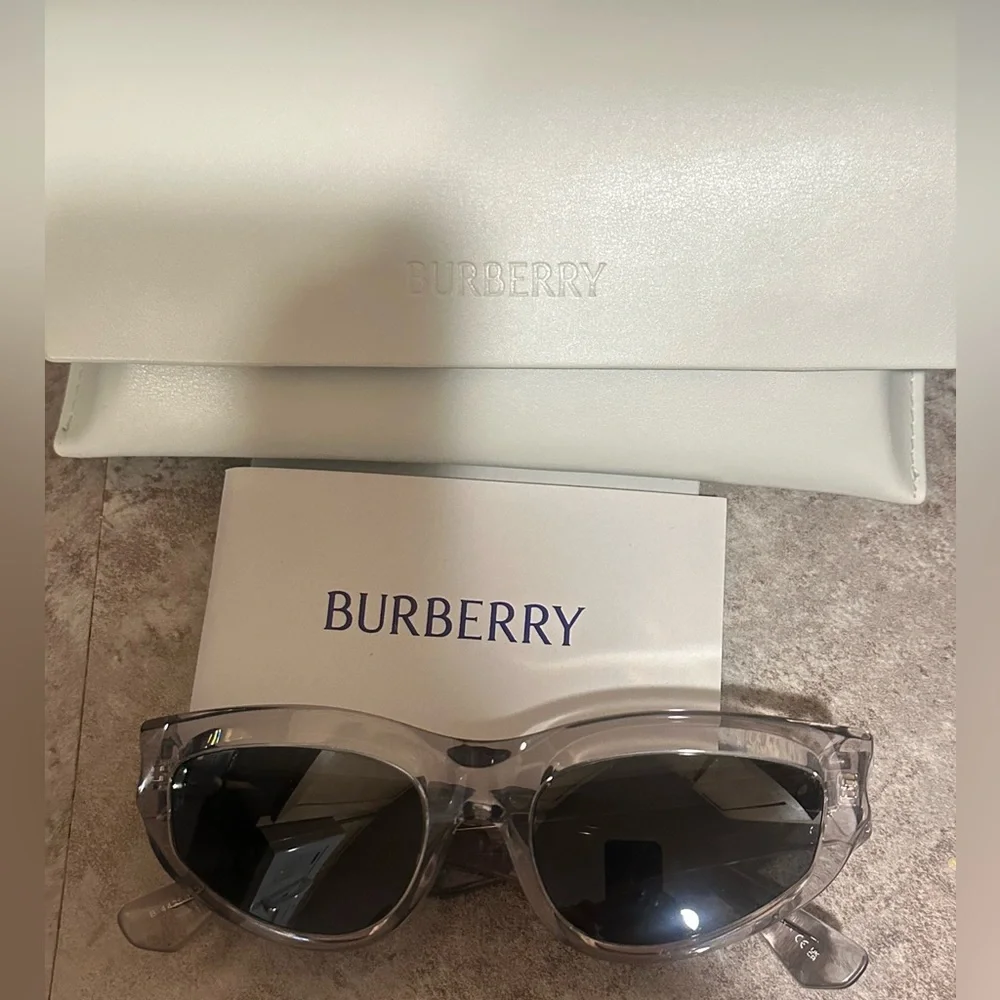 Brand new Burberry cat eye sunglasses AUTHENTIC